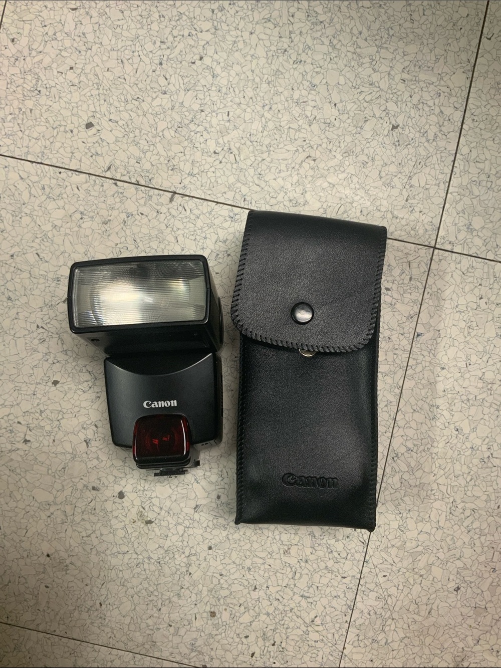 Canon Speedlite 380EX flash. Pre own good condition.